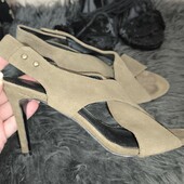 Sandro, 39p замшеві босоніжки на шпильках