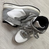 Теплі кросівки Nike Air, стильні та якісні. Розмір 36, стелька 23,5см.