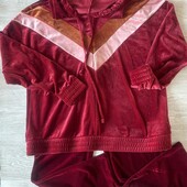 Яркий велюровый костюм