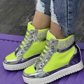 Женские демисезонные сникерсы салатного цвета,(распродажа) могут быть нюансы