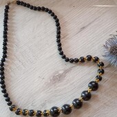 Намисто з чорних намистин