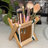 Оригинальный декор , подставка из дерева и текстиля в виде шезлонга. Раскладывается