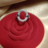 Стильное серебряное изящное кольцо с цирконами.Серебро 925 пр.