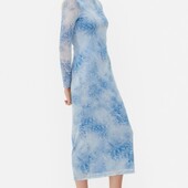 Жіноча сукня із напівпрозорими рукавами.