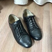 Натуральна шкіра ,осінні ,чорні