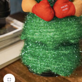 28-сантиметрова співаюча та танцююча ялинка