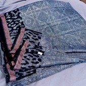 Гарний сріблястий палантин сток 100% віскоза.