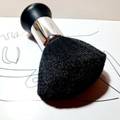 Кисточка, пензлик для парикмахера?