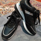 Жіночі кросівки