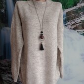 Чудесный теплый свитер -гольф на красивые формы.