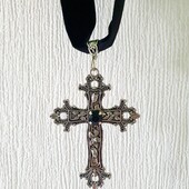 Чокер с большим крестом