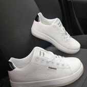 Стильні базові кросівки/кеди.р.37,38,39 маломірні