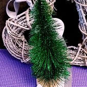 Декоративная елка на деревянной подставке