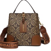 Хороша розкішна сумочка