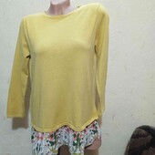 Легкий светрик 10 розміру,в грудях 104 см.