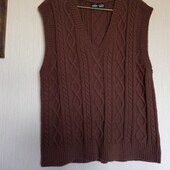 Тепленькая, стильная безрукавка. Разм. M/l