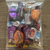 В лоті мікс цукерок 250 гр
