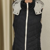 Утепленная жилетка с капюшоном от New Look