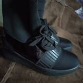 Взуття демісезонні стан нових.