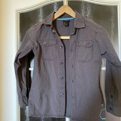 Модная серая рубашка