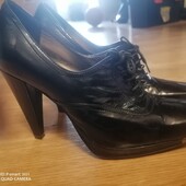 Шкіряні брендові туфлі