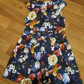 сукня гарна і дуже зручна для дівчинки