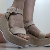 Літня новинка! Босоніжки на танкетці