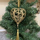 Новорічна прикраса куля різьблена з китицею Загальна довжина 20см. Неймовірно гарна!