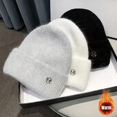Елегантна утеплена шапка з логотипом , 3 кольори на вибір — мінімалізм і тепло