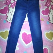 Джинсы узкие 140-146 сост новых