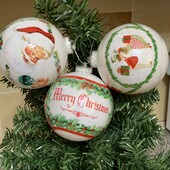Лот гарних яскравих іграшок на ялинку Англія