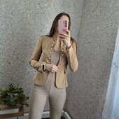 Прекрасний, світлий жакет, гудзики ✨