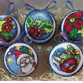 Новорічний декор/вишиті іграшки