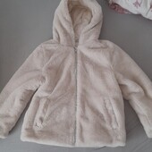 Легенькая мягенькая шубка. Отличное сост.Размер 128