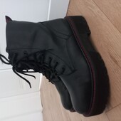 Catwalk демі черевики масивна підошва на шнурівці 39 розмір устілка-26