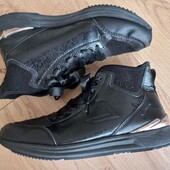 Luhta стильні кросівки 37 розмір устілка-24