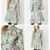 Красива сукня з поясом