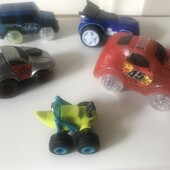 Машинки інерційні брендові. Лот - одна на вибір.