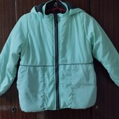 Очень теплая курточка на девочку 7-8 лет,в новом состоянии.