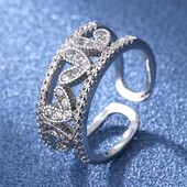 Стильное серебряное изящное кольцо с цирконами.Серебро 925 пр.