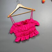 Яскраво рожевий топ на бретельках з оборками фуксія