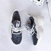 Жіночі кросівки