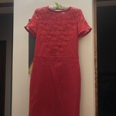 Неймовірна сукня яскравого червоного кольору