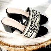 Жіночі шльопанці мюлі на стійких підборах в стилі Dior.