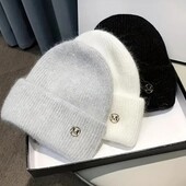 Тепленька м'якенька Шапка білого кольору