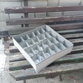 Органайзер/короб для хранения с ячейками.цает случайный