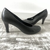 Gabor. Черные классические туфли на среднюю ножку с кожаной стелькой , без следов носки