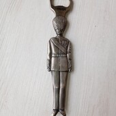 Вінтажна металева відкривачка лондон
