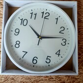 Красивий настінний годинник