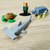 Одним лотом 4 фігурки